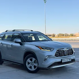 Toyota Highlander 2021