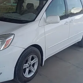 Toyota Sienna 2004