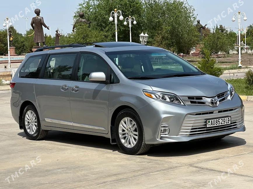 Toyota Sienna 2017 - 1