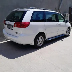 Toyota Sienna 2003