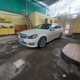 Mercedes-Benz C300 2012