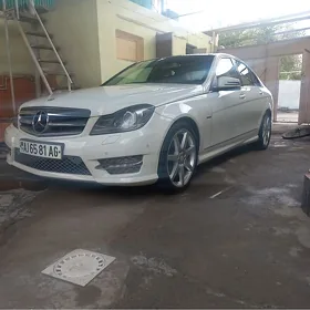 Mercedes-Benz C300 2012