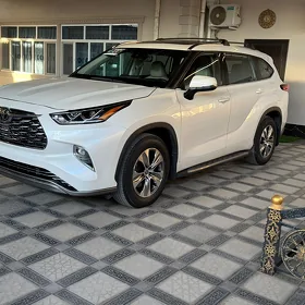 Toyota Highlander 2021