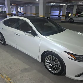 Lexus ES 350 2023