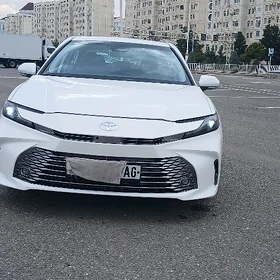 Toyota Camry Hybrid 2025