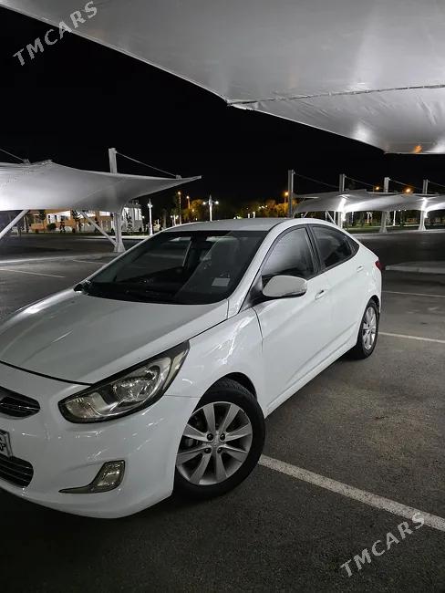 Hyundai Accent 2012 - 1