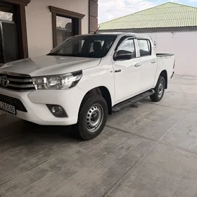 Toyota Hilux 2021