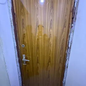 Продам железную дверь
