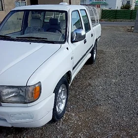Toyota Hilux 2004