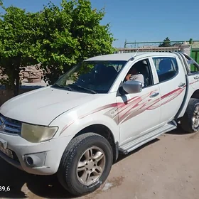 Mitsubishi L200 2010