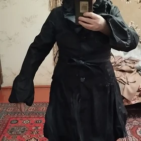 женский плащ и пиджак