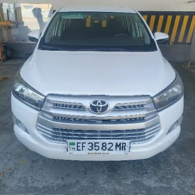 Toyota Innova 2021