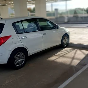 Nissan Versa 2012