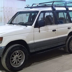 Mitsubishi Montero 1995