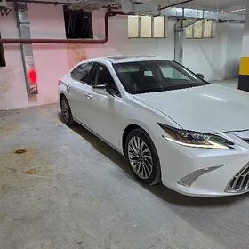 Lexus ES 2022