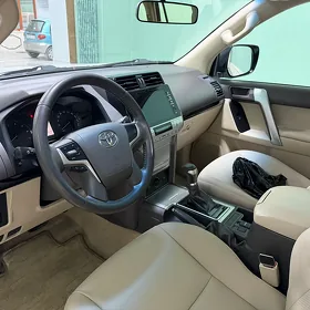 Toyota Land Cruiser Prado 2021