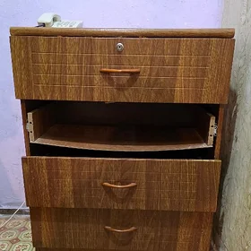 комод