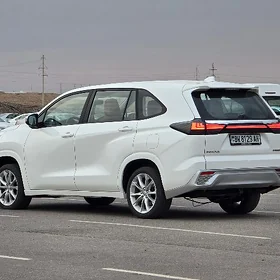 Toyota Innova 2024