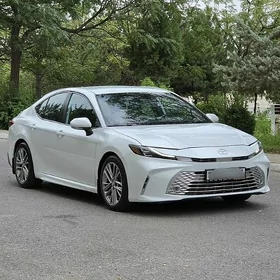 Toyota Camry Hybrid 2025