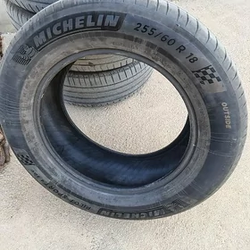 255/60/18 michelin