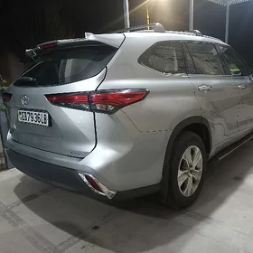 Toyota Highlander 2021