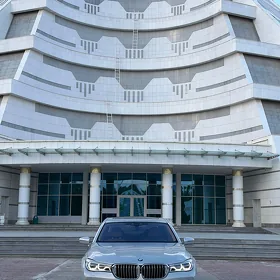 BMW 740 2017