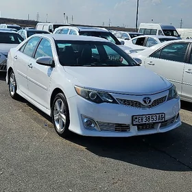 Toyota Camry 2014