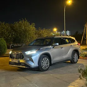 Toyota Highlander 2021