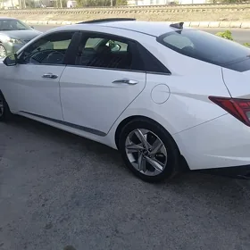 Hyundai Elantra 2022