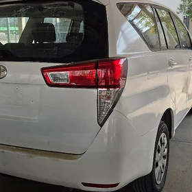 Toyota Innova 2021