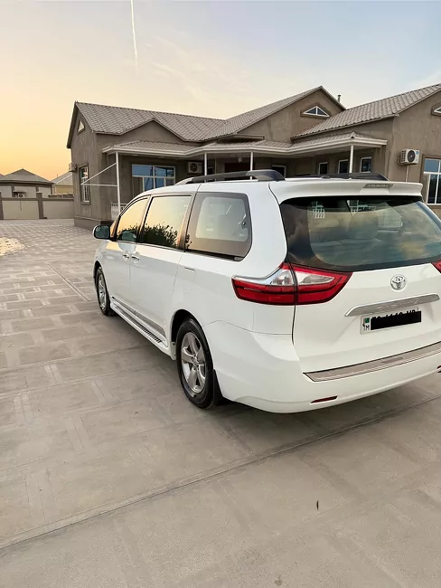 Toyota Sienna 2015 - 1