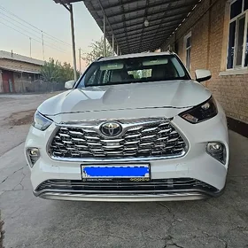 Toyota Highlander 2023