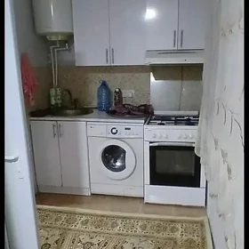 11мкр 4/1 этаж 1 комнат