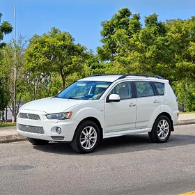 Mitsubishi Outlander 2011
