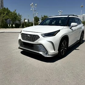 Toyota Highlander 2021