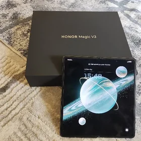 HONOR Magic V3
