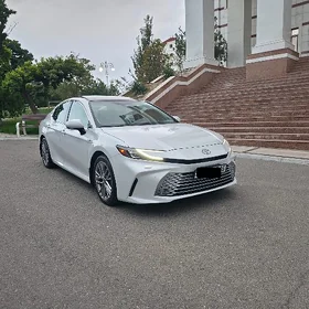 Toyota Camry 2025