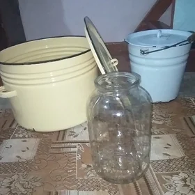 Эмалированная кастрюля