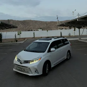 Toyota Sienna 2018