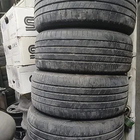 235 45 18 Dunlop