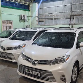 Toyota Sienna 2016