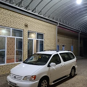 Toyota Sienna 2002