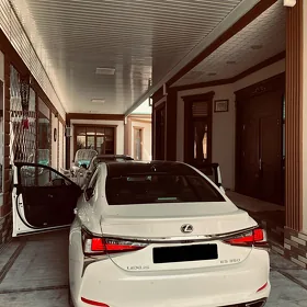 Lexus ES 350 2022