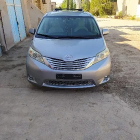 Toyota Sienna 2011