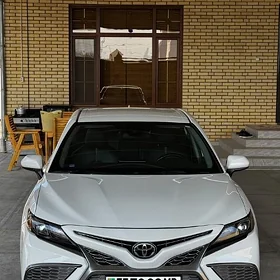 Toyota Camry 2021