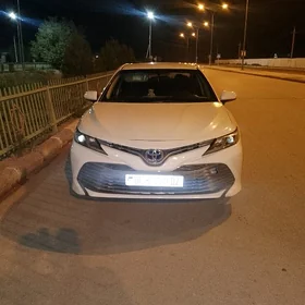 Toyota Camry Hybrid 2021