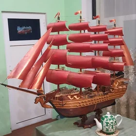 Корабль Алые паруса большой