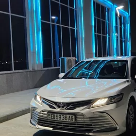 Toyota Camry Hybrid 2021