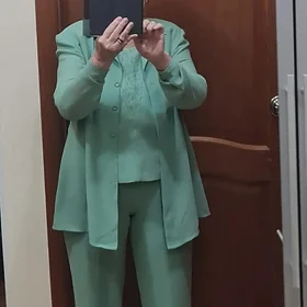 женский брючныйкостюм