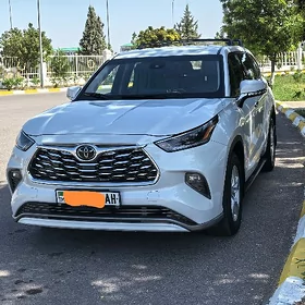 Toyota Highlander 2021